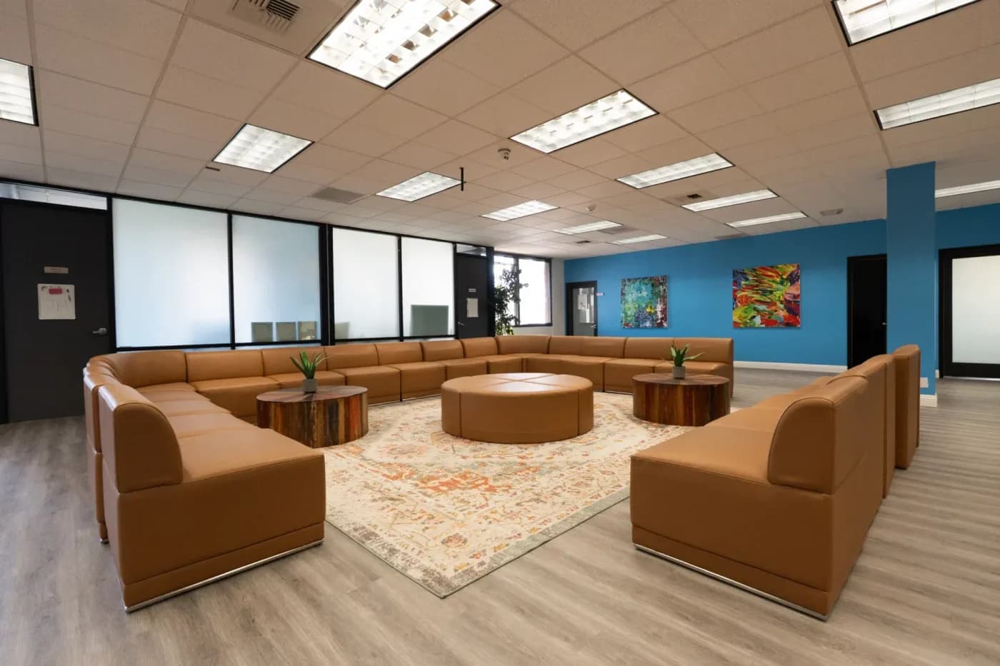 sitting-area-inside-outpatient-drug-rehab-facility-left-view-renaissance-recovery.webp