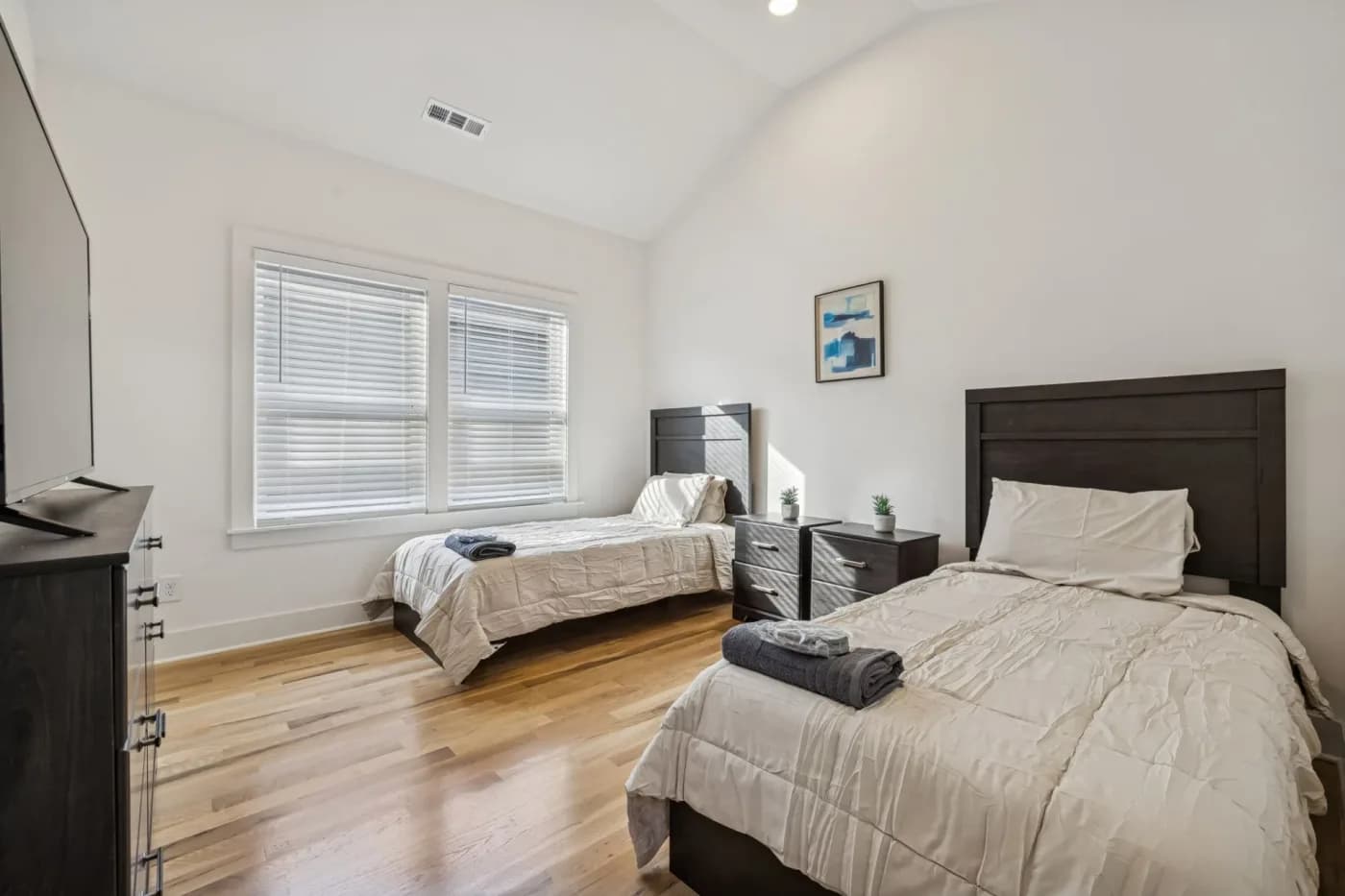 44-2623-Pennington-Ave-044.webp