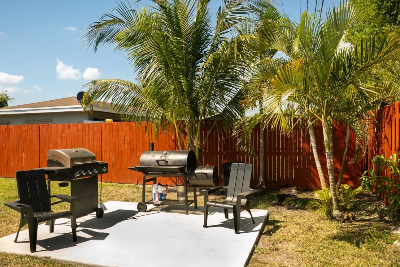 grill-in-backyard-outside-sober-living-environment-renaissance-recovery-florida.webp