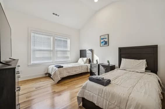 44-2623-Pennington-Ave-044.webp