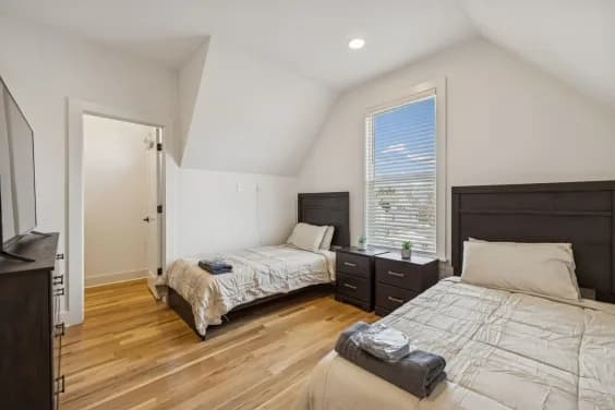 55-2623-Pennington-Ave-055.webp