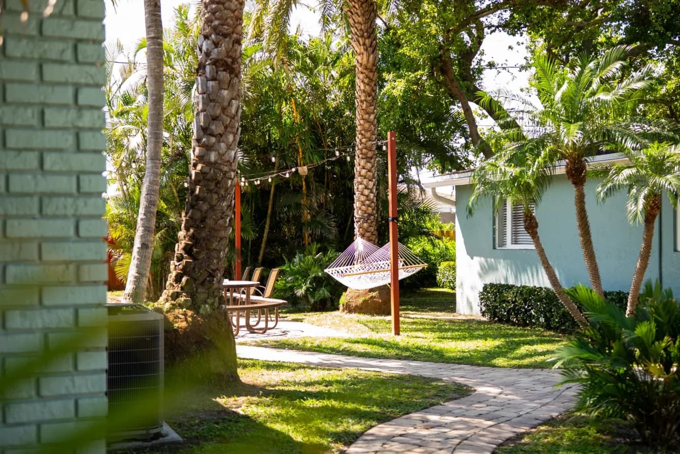 backyard-hammock-outside-sober-living-environment-renaissance-recovery-florida.webp